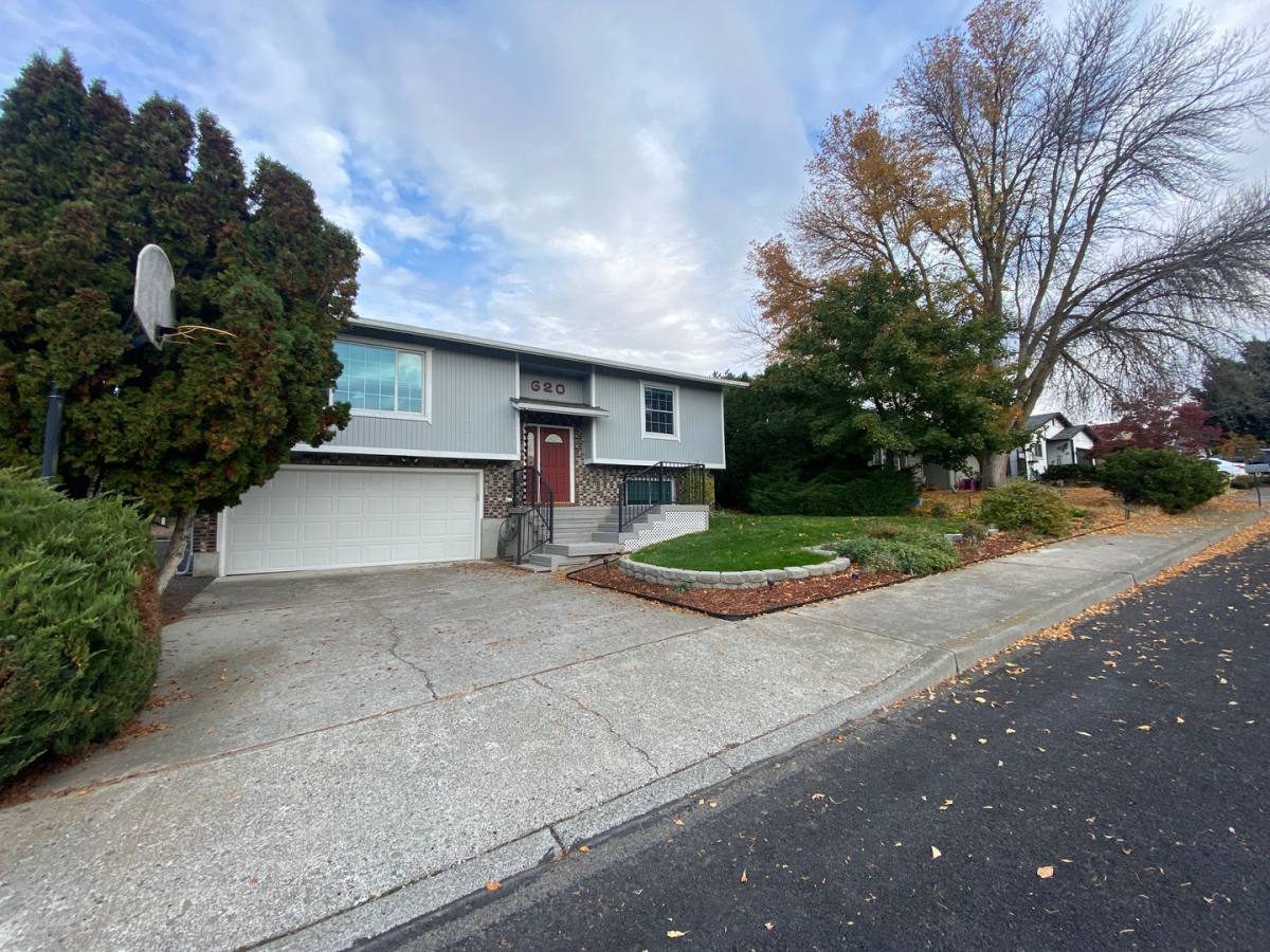 House for rent at 620 Sherman Dr, The Dalles, OR 97058
