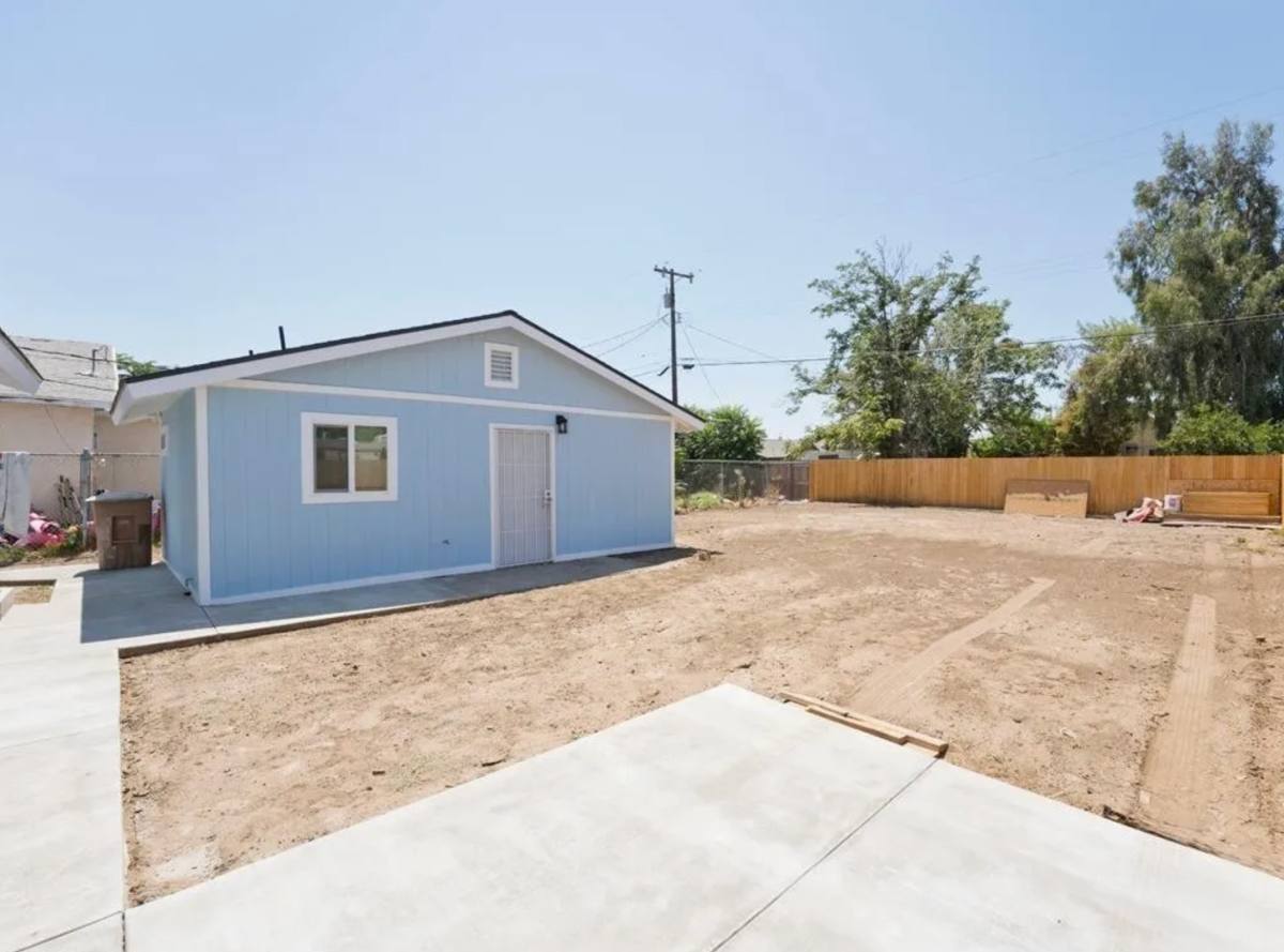 Apartment for rent at 3619 L St, Bakersfield, CA 93301