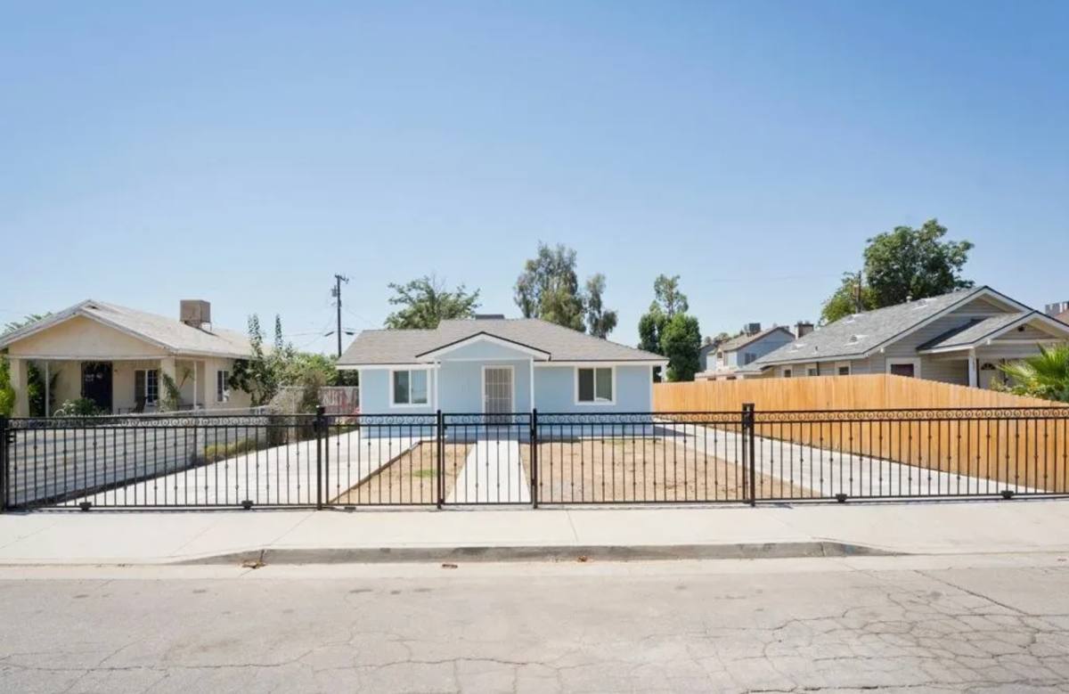Apartment for rent at 3619 L St, Bakersfield, CA 93301