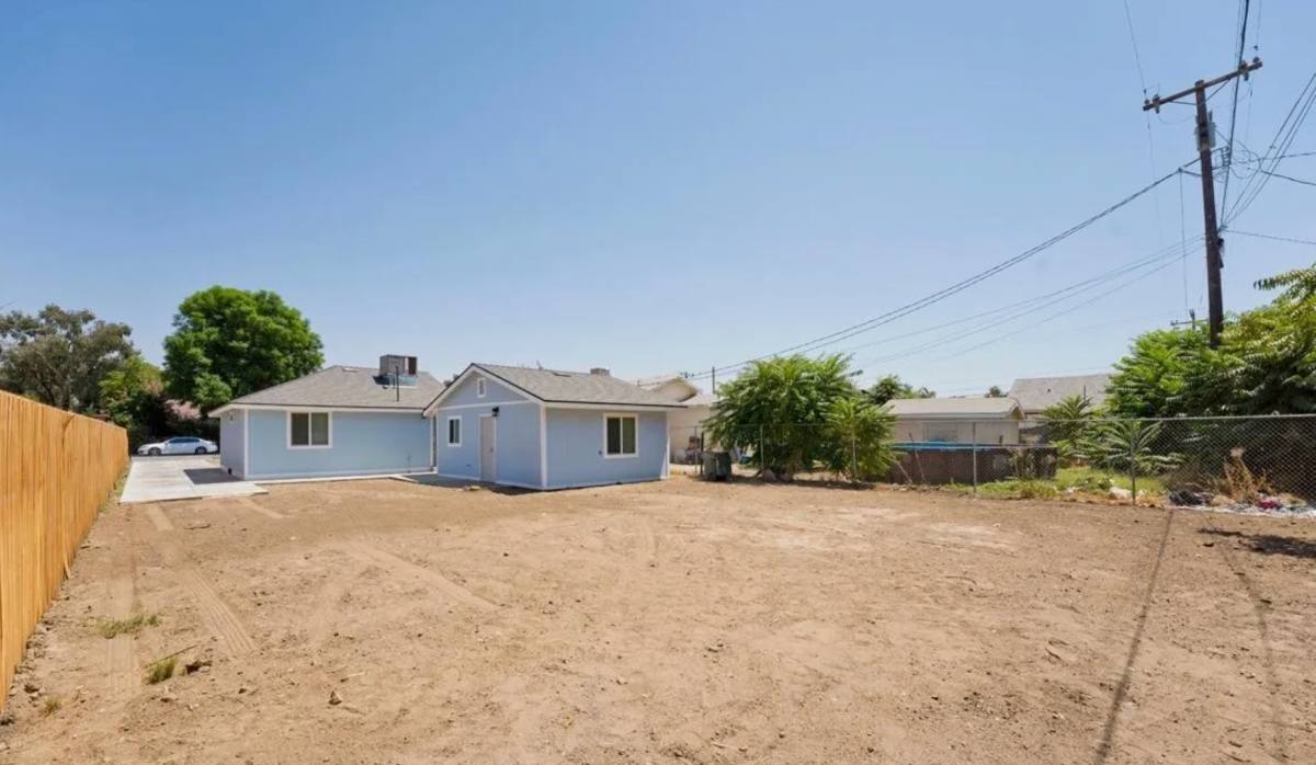 Apartment for rent at 3619 L St, Bakersfield, CA 93301
