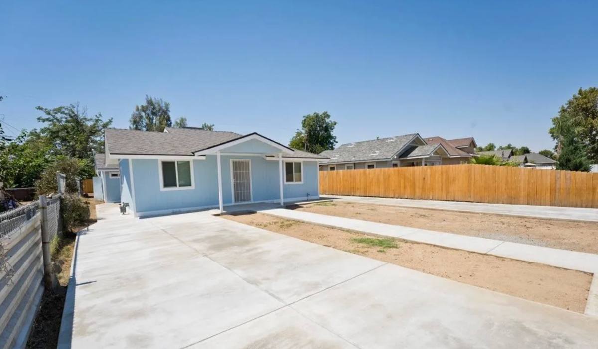 Apartment for rent at 3619 L St, Bakersfield, CA 93301
