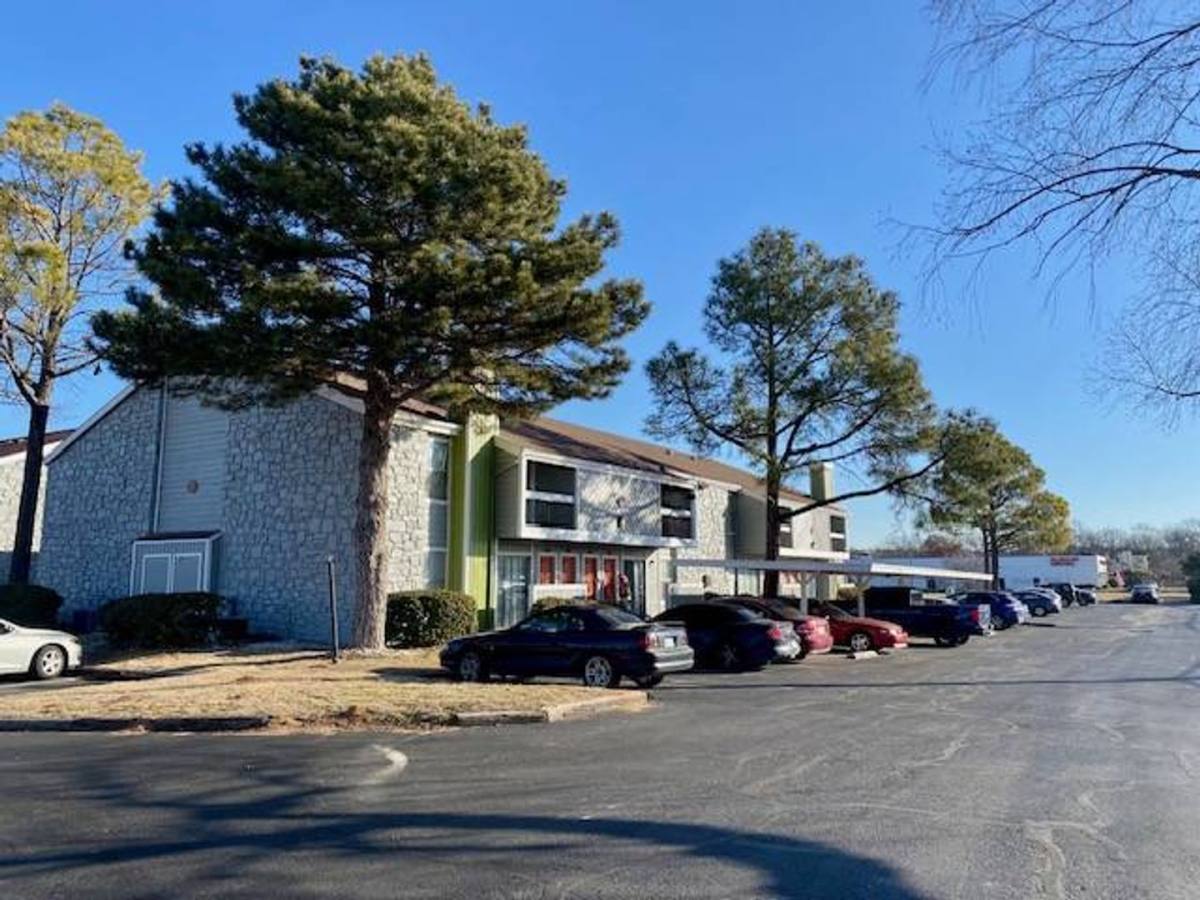 Apartment for rent at 6760 S Trenton, Tulsa, OK 74136