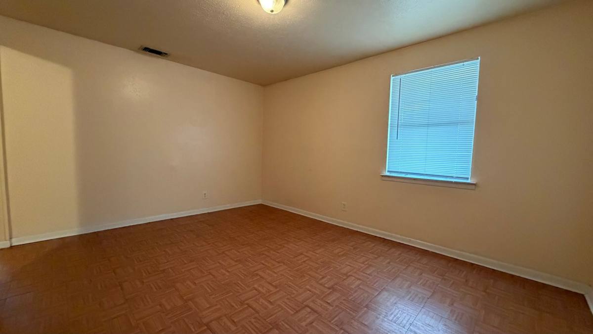 Apartment for rent at 105 Woodhaven Dr, Desoto, TX 75115