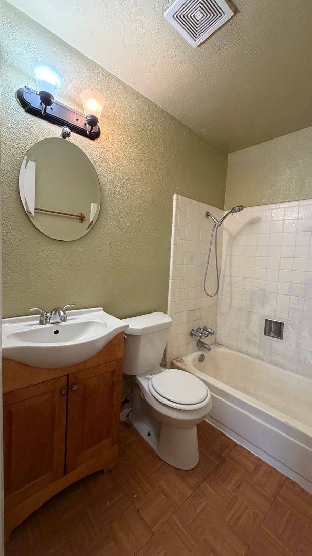 Apartment for rent at 105 Woodhaven Dr, Desoto, TX 75115