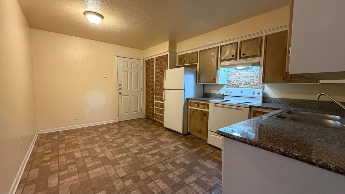 Apartment for rent at 105 Woodhaven Dr, Desoto, TX 75115