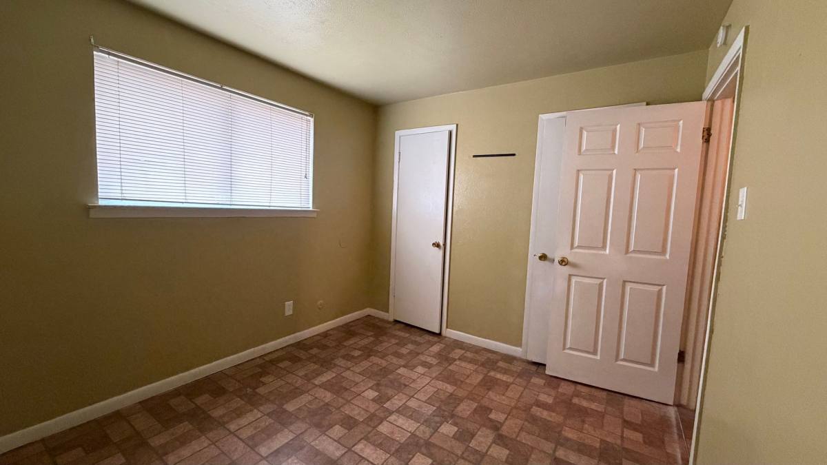 Apartment for rent at 105 Woodhaven Dr, Desoto, TX 75115