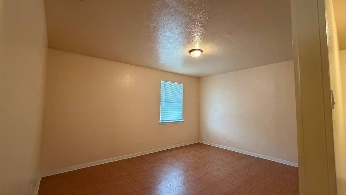 Apartment for rent at 105 Woodhaven Dr, Desoto, TX 75115