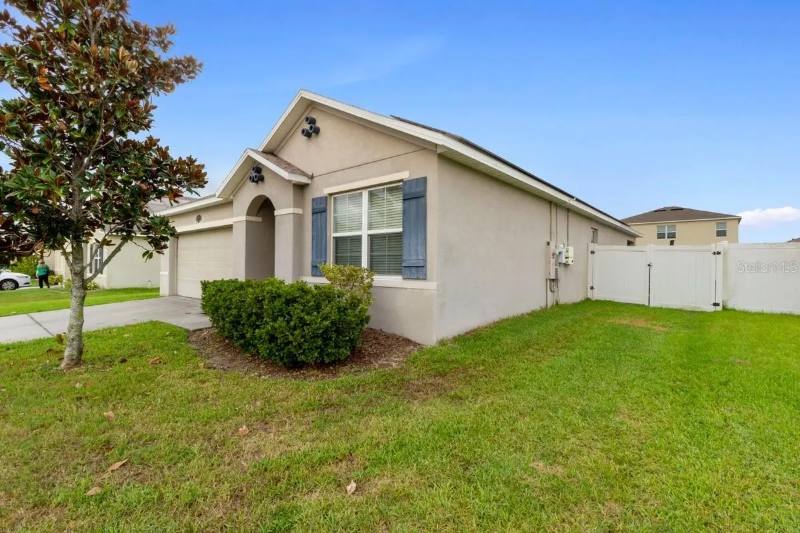 House for rent at 1742 Van Gogh Dr, Auburndale, FL 33823