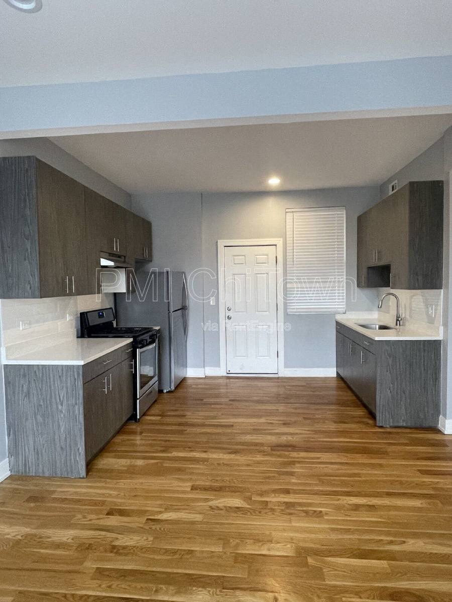Apartment for rent at 4957 S Calumet Ave #2, Chicago, IL 60615