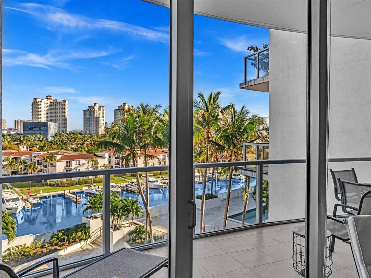 Apartment for rent at 3029 NE 188th St #817, Miami, FL 33180