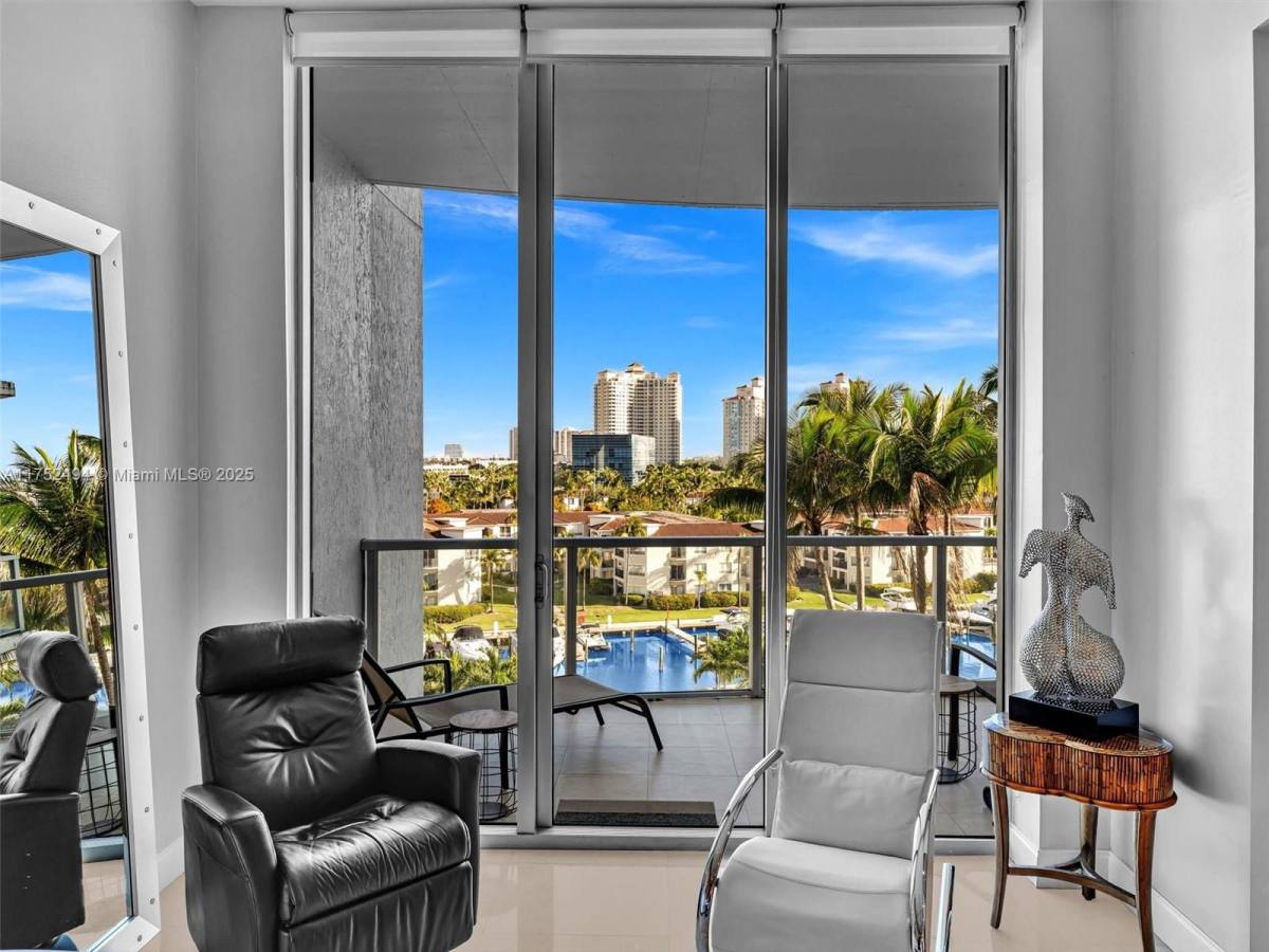 Apartment for rent at 3029 NE 188th St #817, Miami, FL 33180