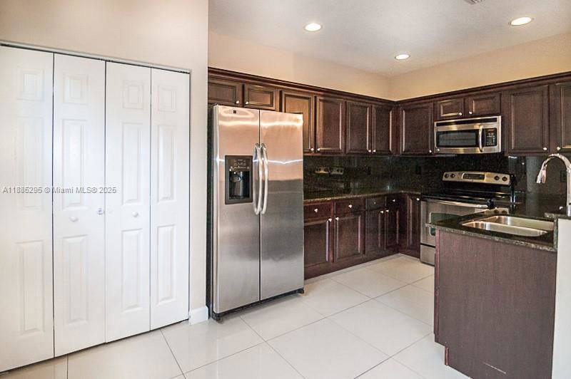 Townhouse for rent at 1024 NE 207th Terrace, Miami, FL 33179
