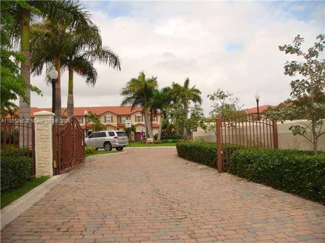 Townhouse for rent at 1024 NE 207th Terrace, Miami, FL 33179