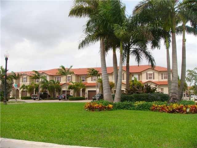 Townhouse for rent at 1024 NE 207th Terrace, Miami, FL 33179