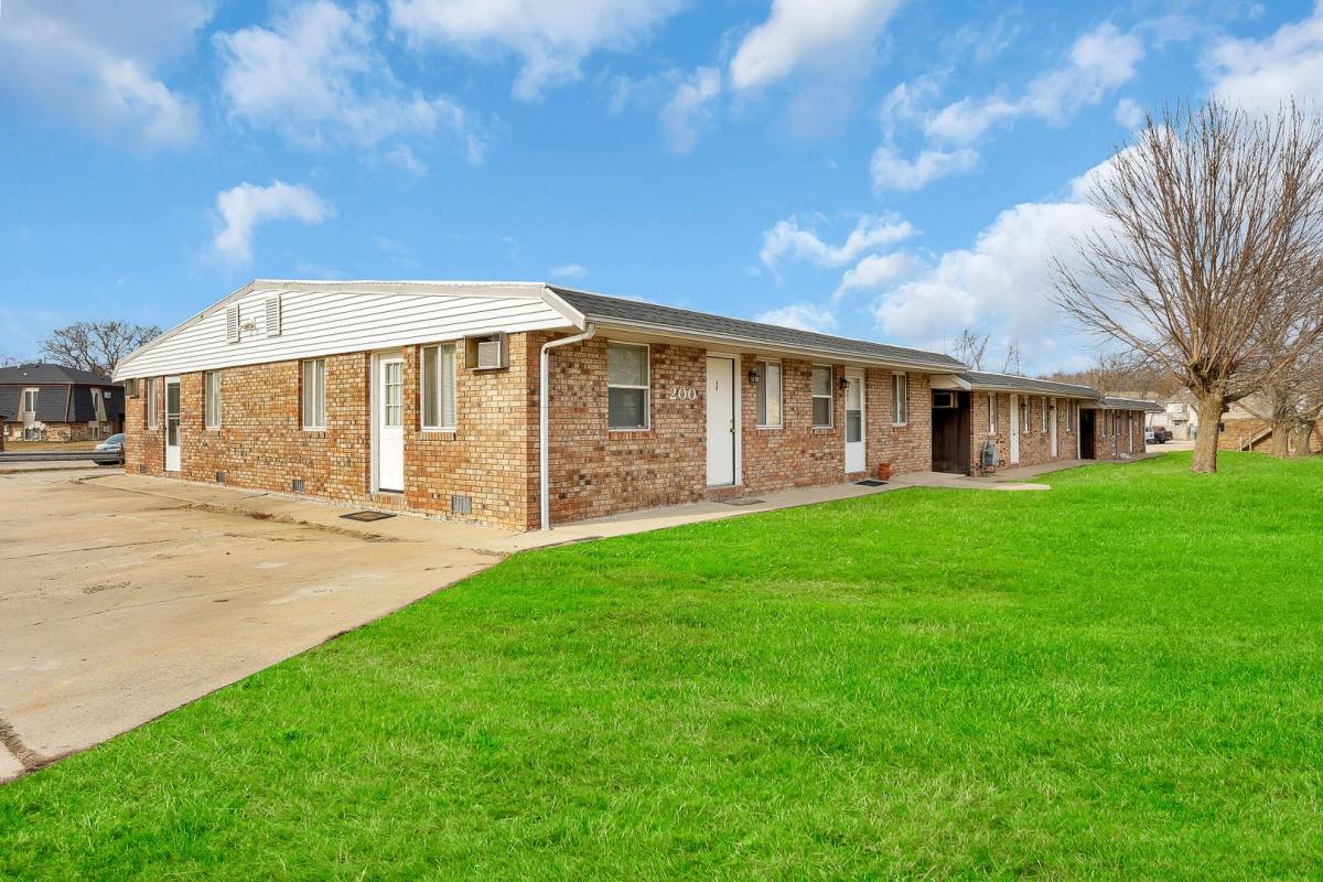 Apartment for rent at 200 W Shelbourne Dr, Normal, IL 61761