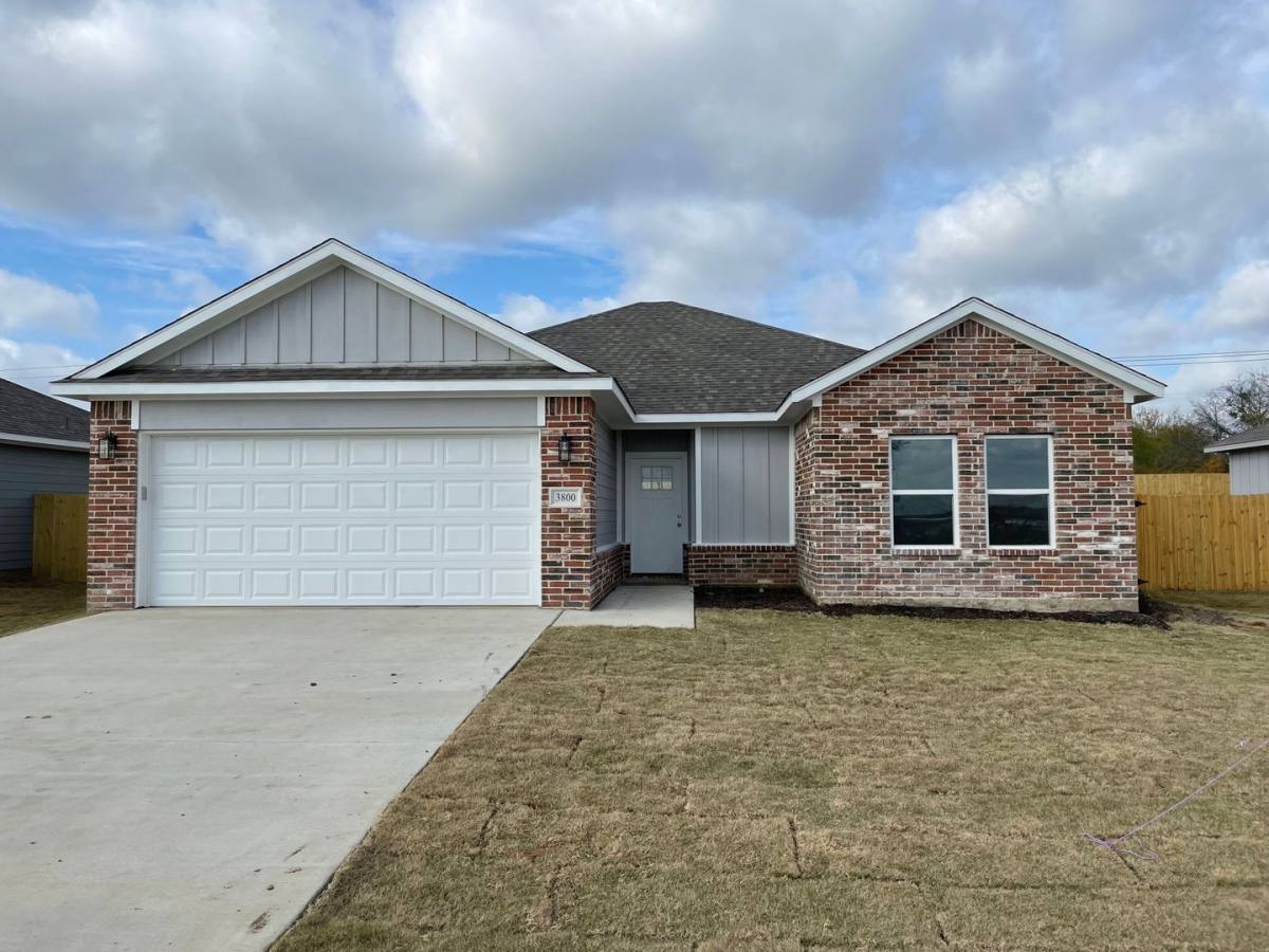 House for rent at 3821 Skylane Ave, Corsicana, TX 75110