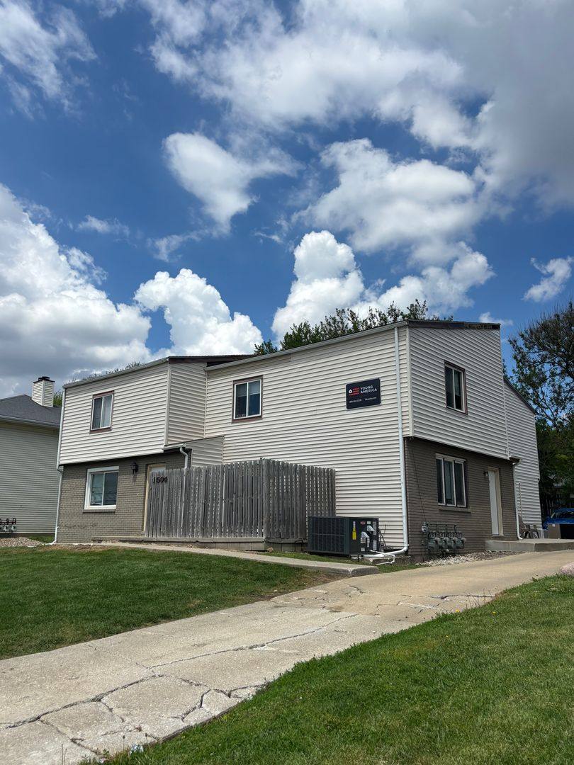 Townhouse for rent at 1504 Hancock Dr, Normal, IL 61761