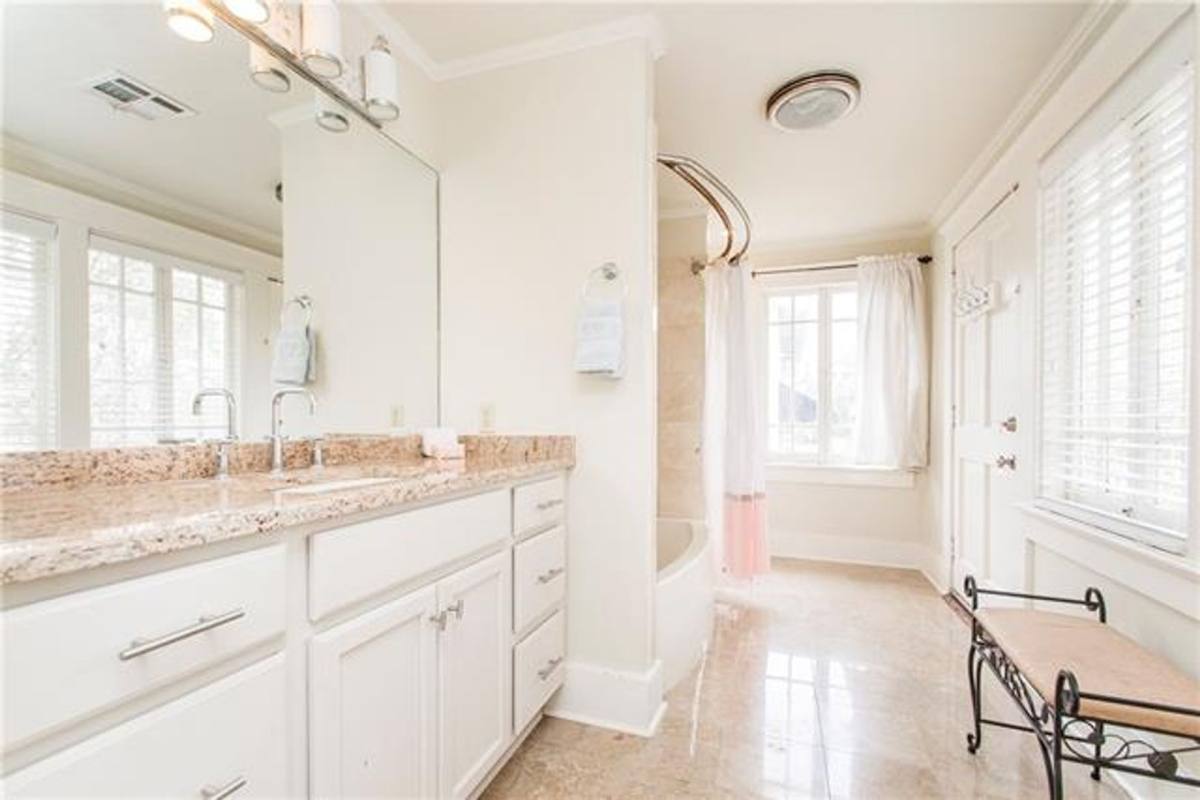 Townhouse for rent at 5829 Clara St, New Orleans, LA 70115