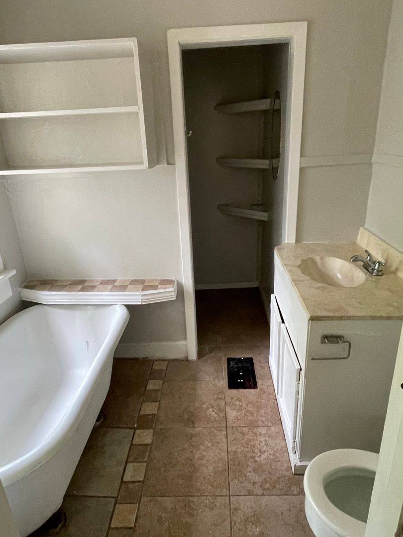 Apartment for rent at 820 College St, Shreveport, LA 71104