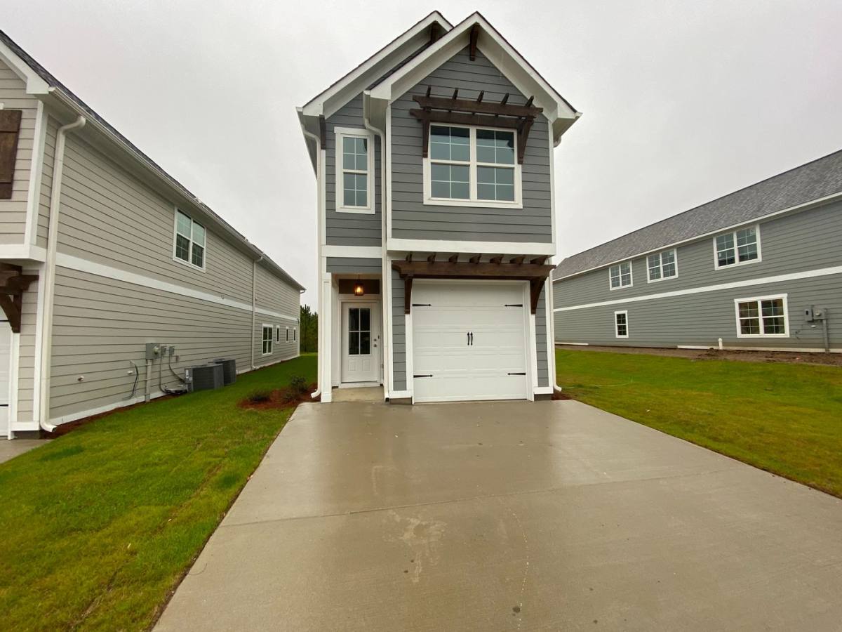 House for rent at 179 Creek Run Way, Calera, AL 35040