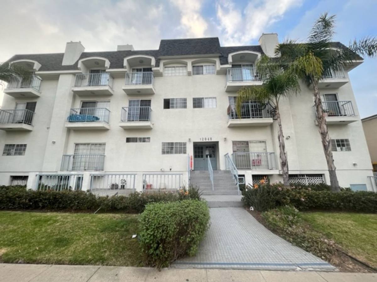 Apartment for rent at 12048 Culver Blvd, Los Angeles, CA 90066