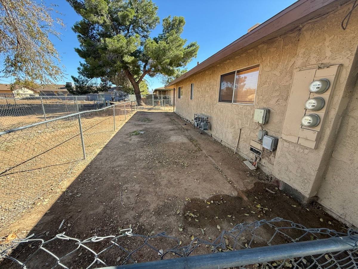 Apartment for rent at 20788 Thunderbird Rd, Apple Valley, CA 92307