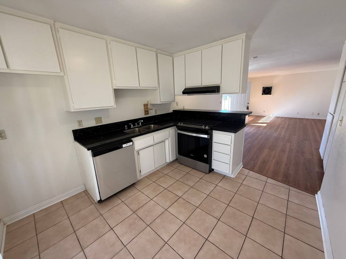 Apartment for rent at 20788 Thunderbird Rd, Apple Valley, CA 92307