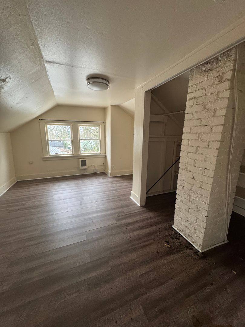 Apartment for rent at 91012 S Willamette St, Eugene, OR 97408