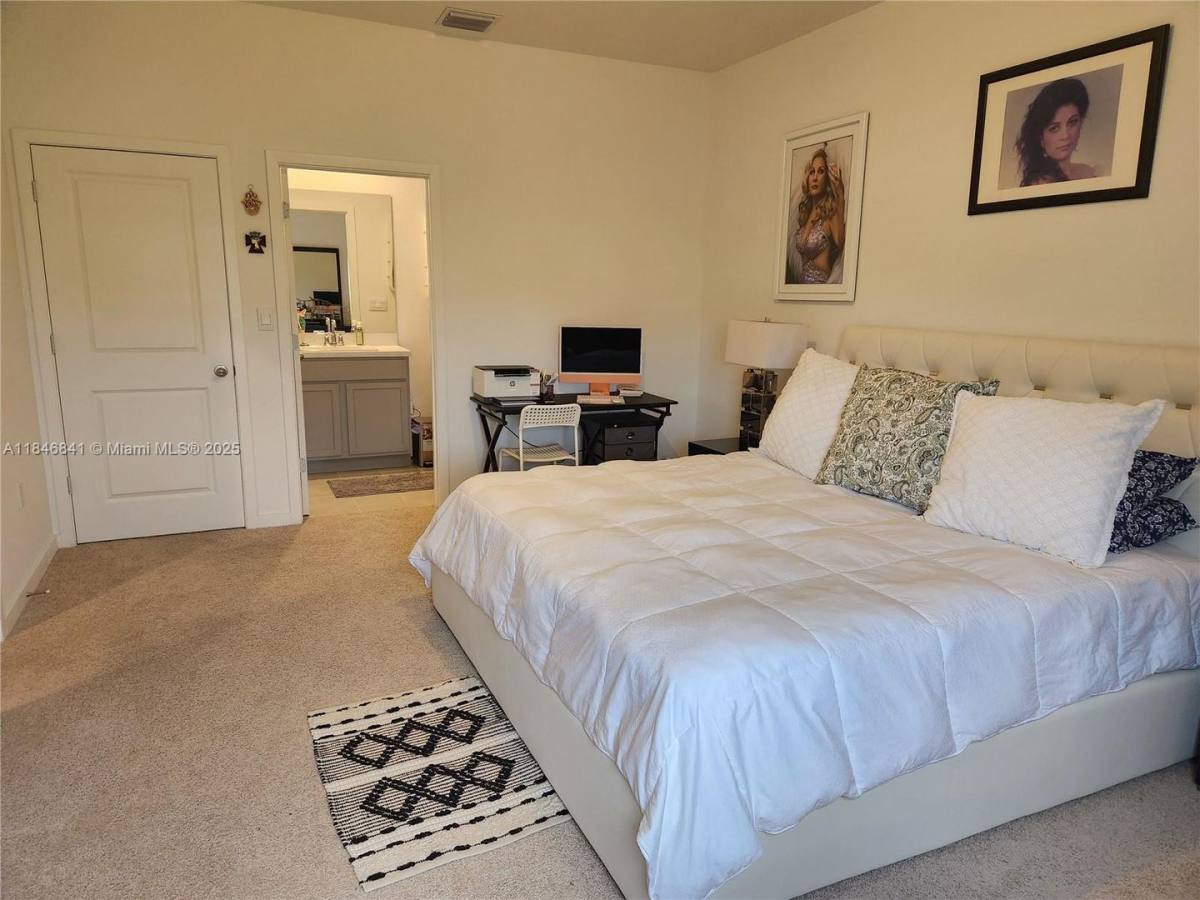 House for rent at 880 NW 3rd Way, Pompano Beach, FL 33060