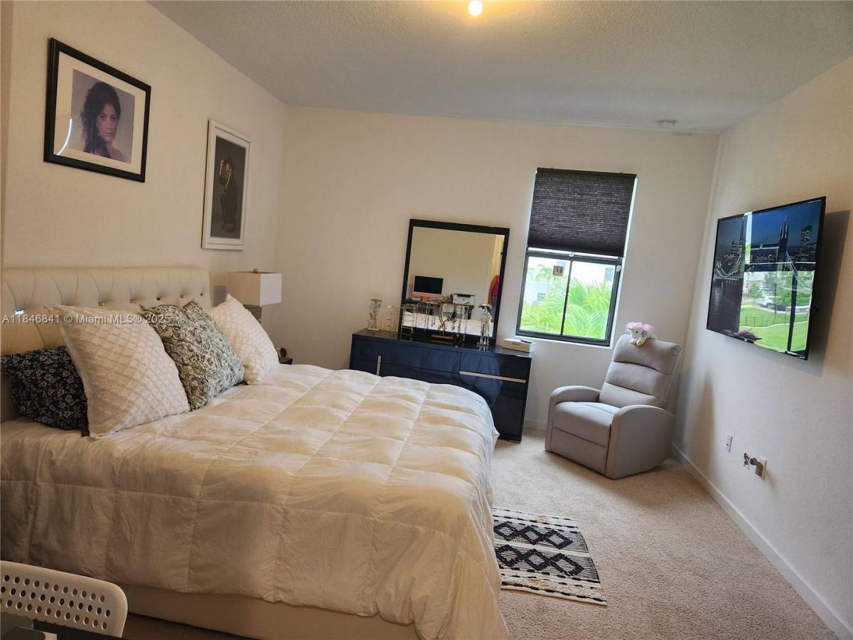 House for rent at 880 NW 3rd Way, Pompano Beach, FL 33060