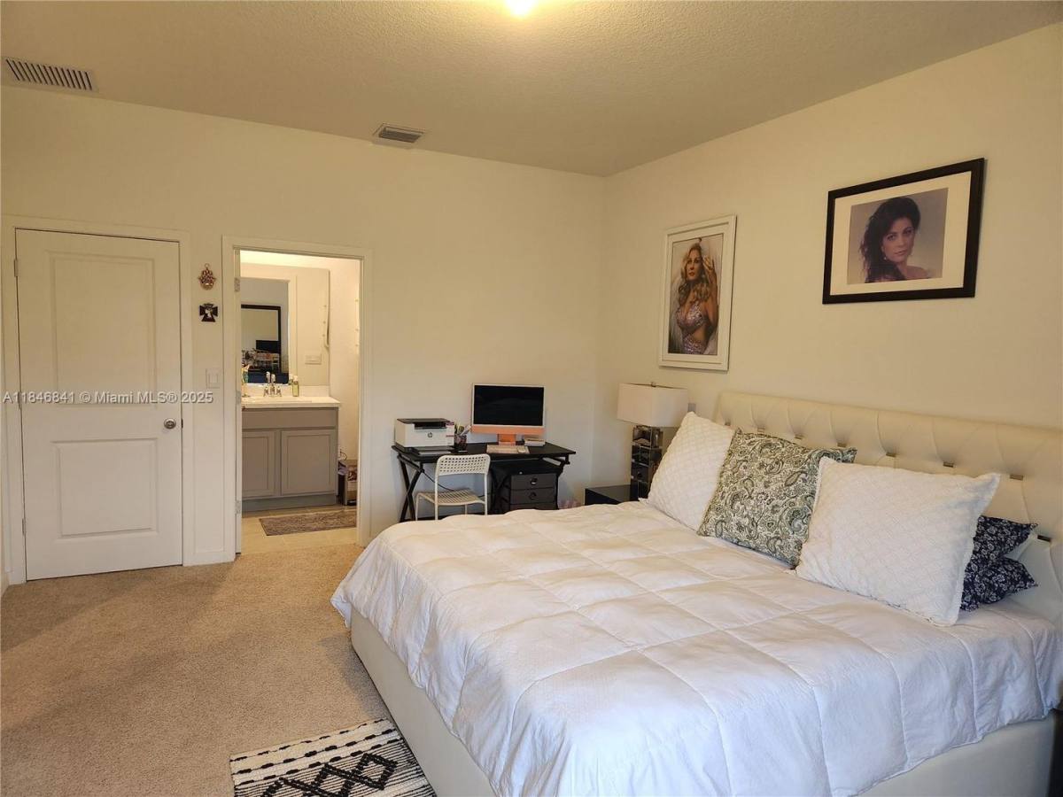 House for rent at 880 NW 3rd Way, Pompano Beach, FL 33060
