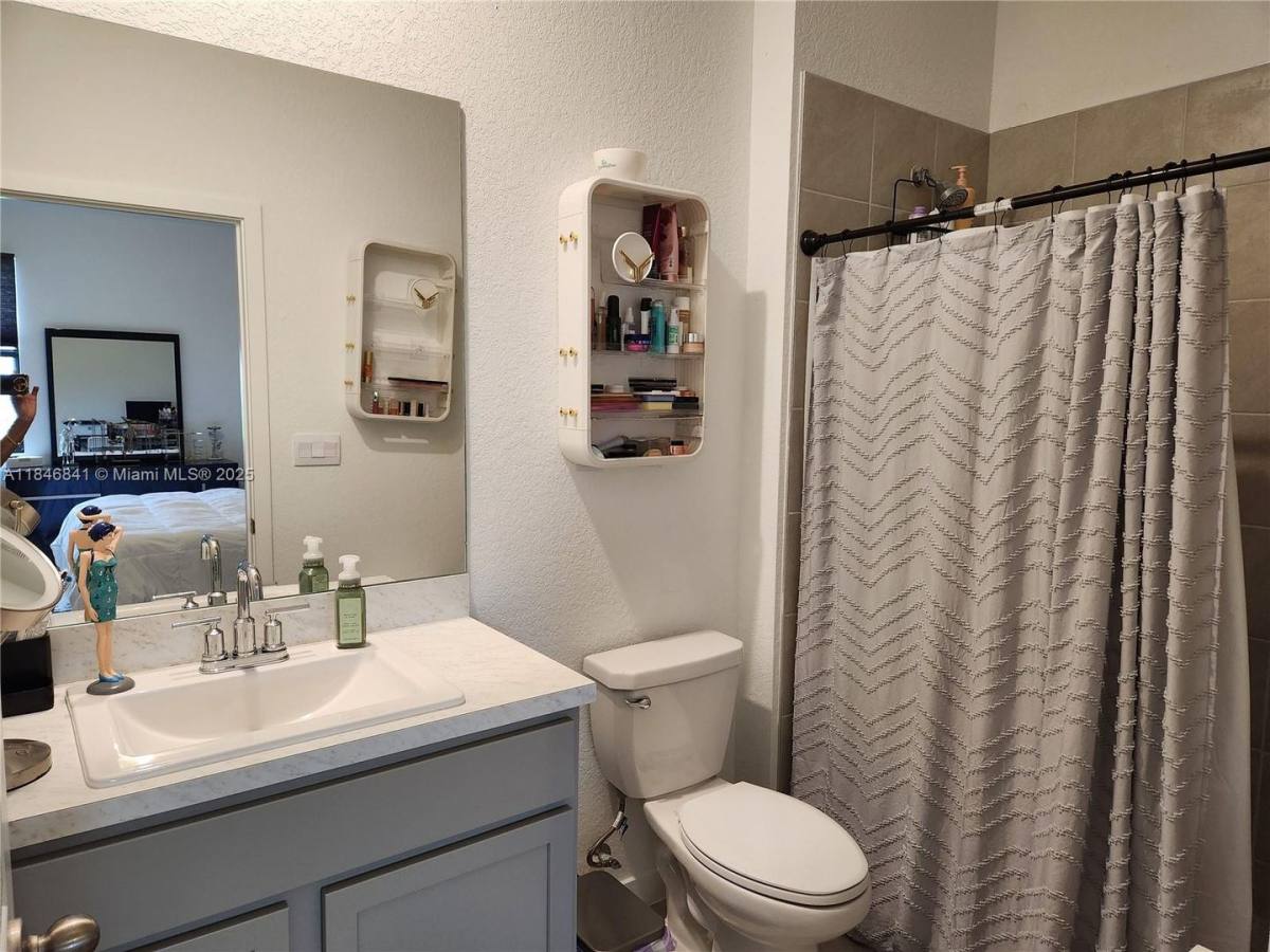 House for rent at 880 NW 3rd Way, Pompano Beach, FL 33060