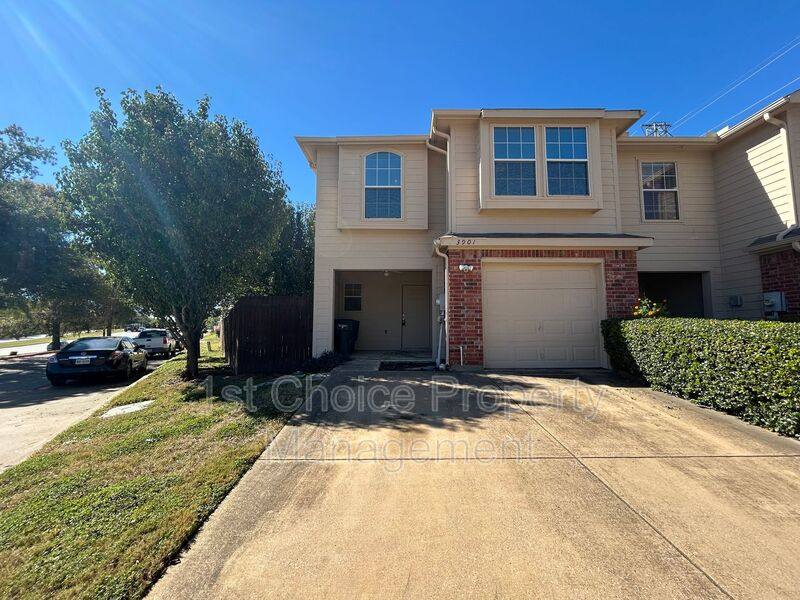 Townhouse for rent at 3901 Oceanside Dr, Euless, TX 76040
