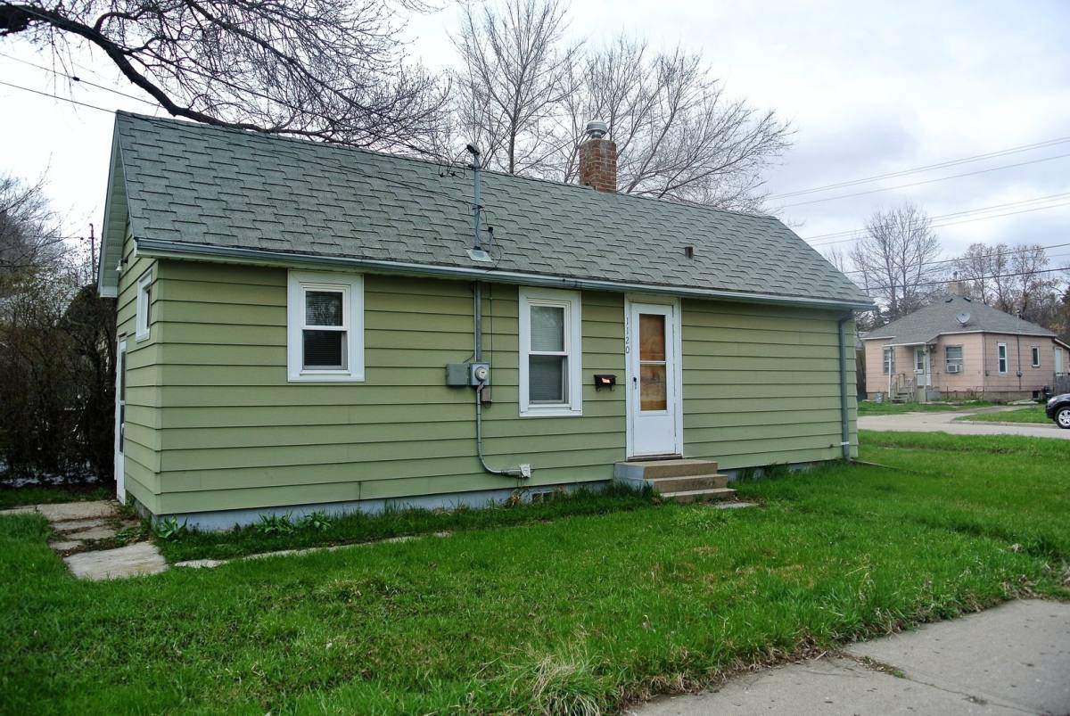 Apartment for rent at 1120 6th Ave NE, Minot, ND 58703
