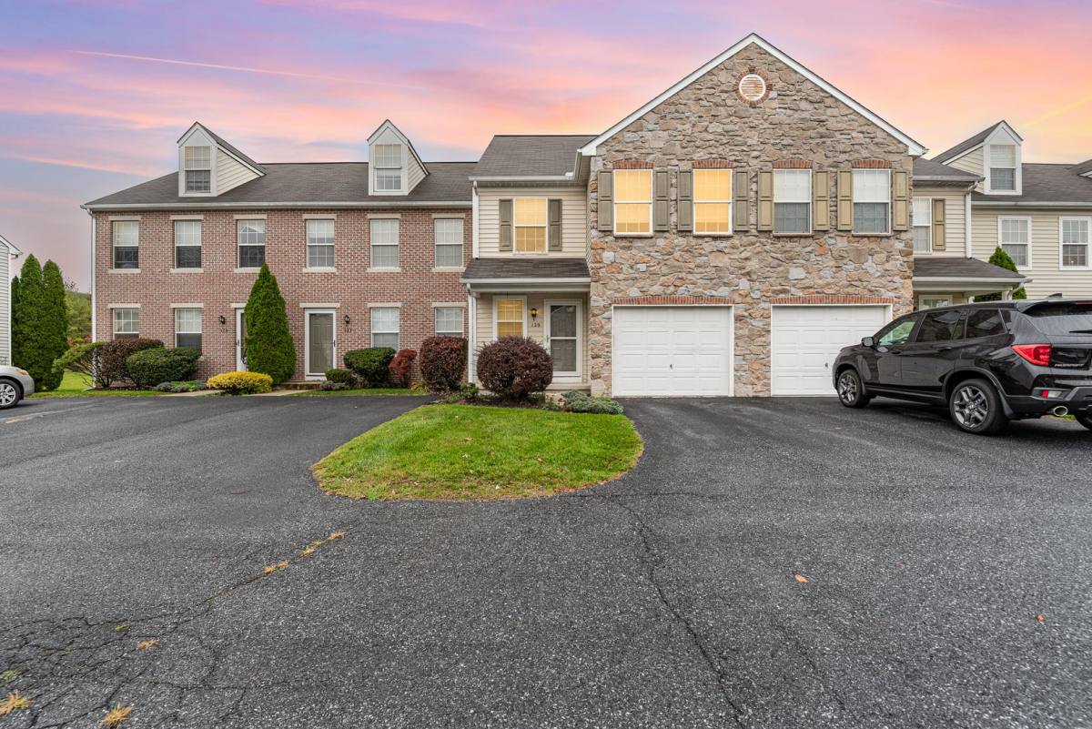 Townhouse for rent at 129 Buckley Dr, Harrisburg, PA 17112