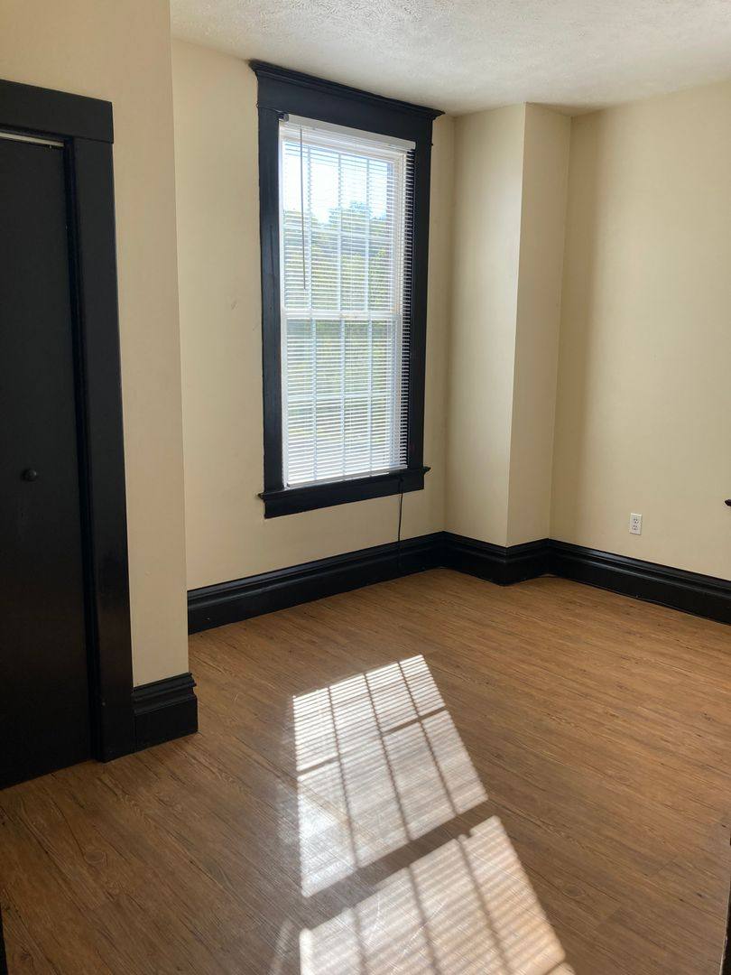 Apartment for rent at 125 S McDonald, McDonald, PA 15057