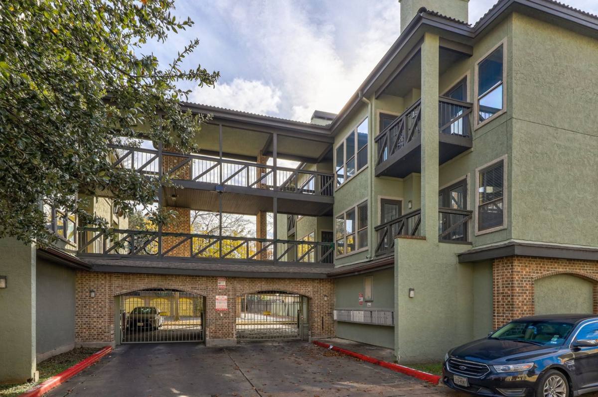 Apartment for rent at 807 W 25th St, Austin, TX 78705