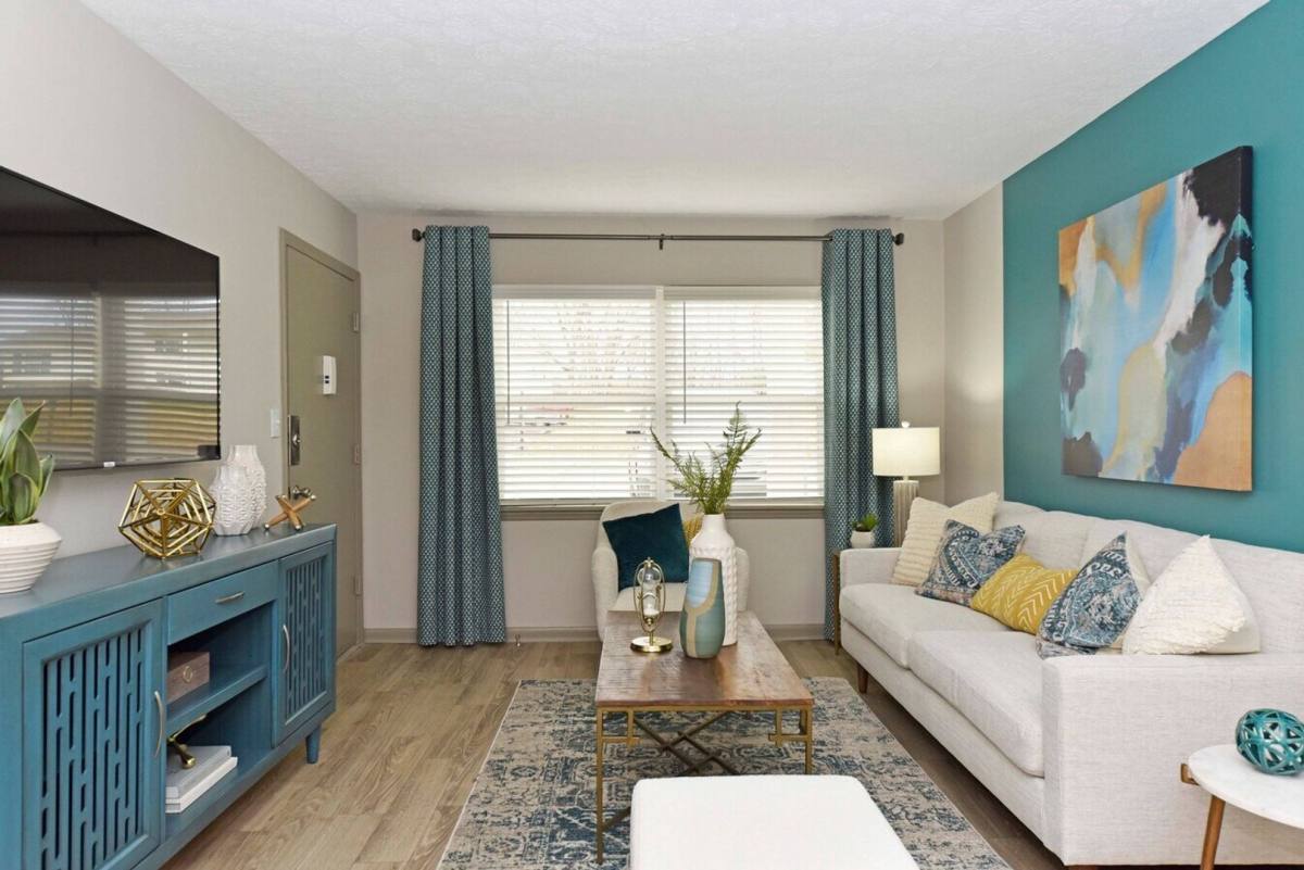 Apartment for rent at 6100 Ledgewood Parkway, Louisville, KY 40214