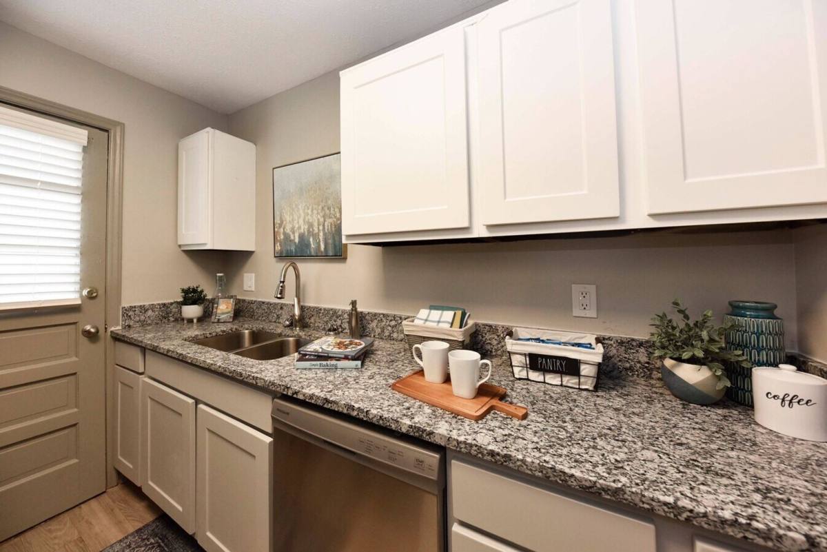 Apartment for rent at 6100 Ledgewood Parkway, Louisville, KY 40214