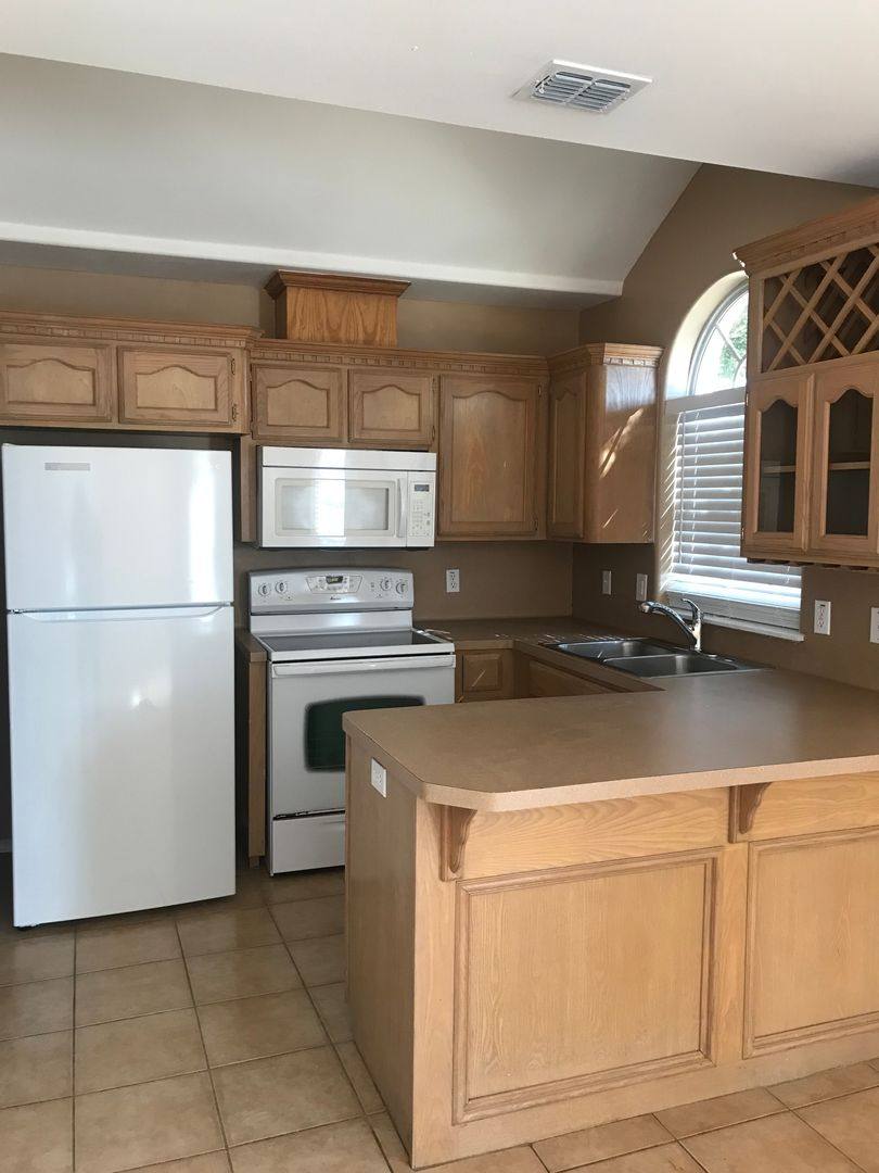 Apartment for rent at 405 La Mancha Dr, Edinburg, TX 78541
