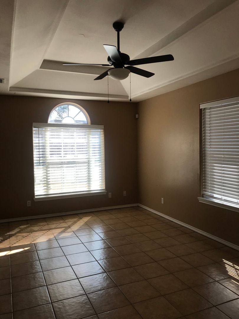 Apartment for rent at 405 La Mancha Dr, Edinburg, TX 78541