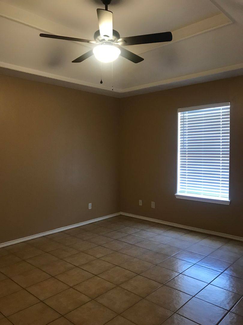 Apartment for rent at 405 La Mancha Dr, Edinburg, TX 78541