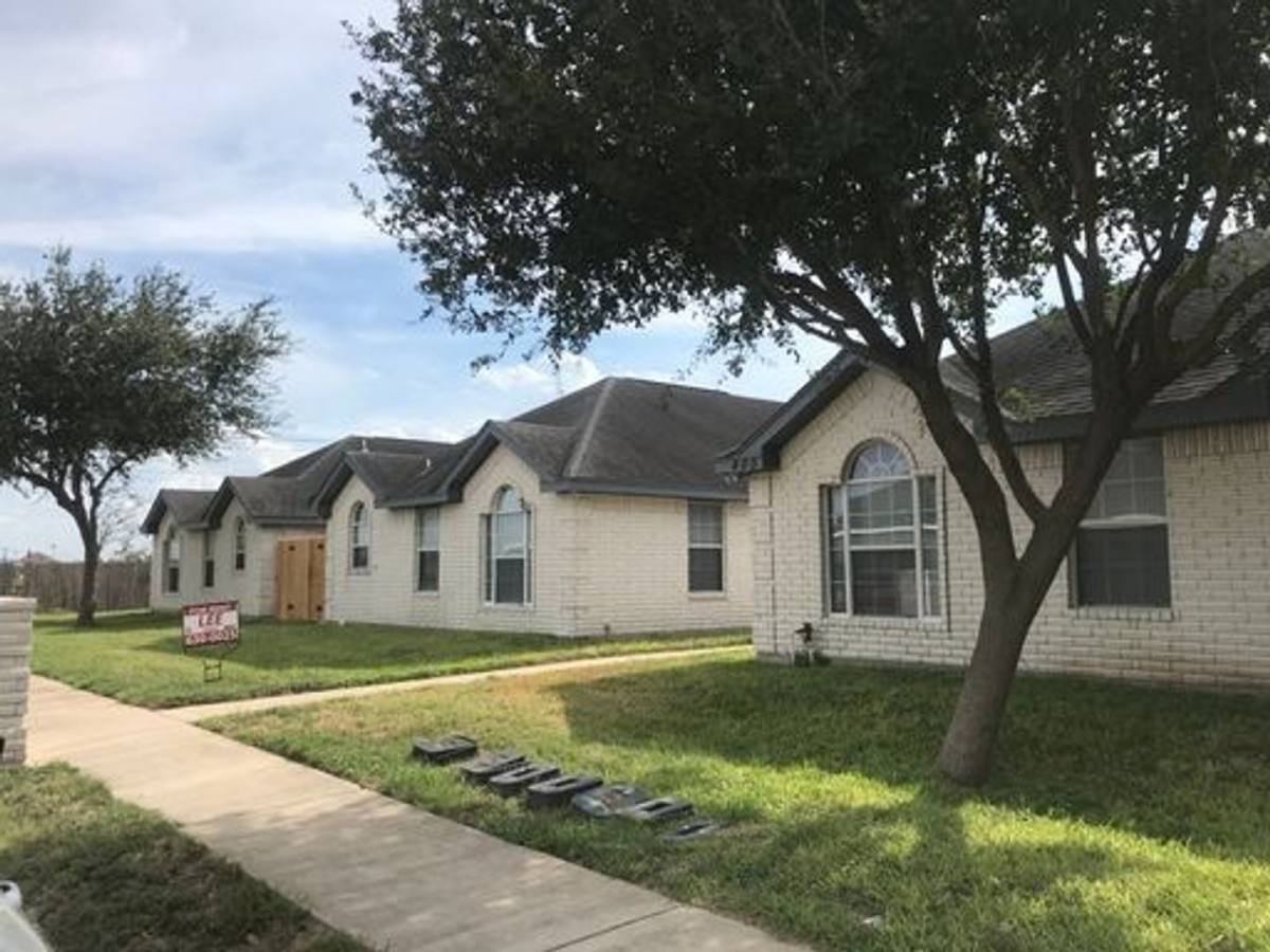 Apartment for rent at 405 La Mancha Dr, Edinburg, TX 78541