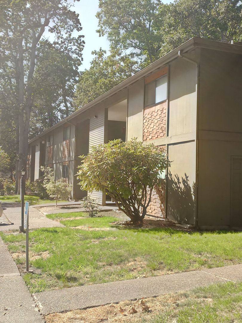 Apartment for rent at 3932 Lancaster Dr NE, Salem, OR 97305