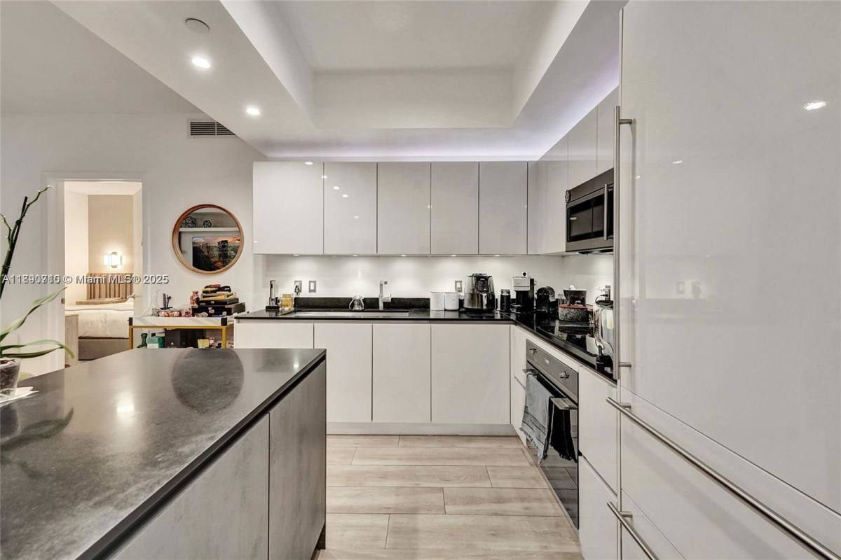 Condo for rent at 1010 Brickell Ave, Miami, FL 33131