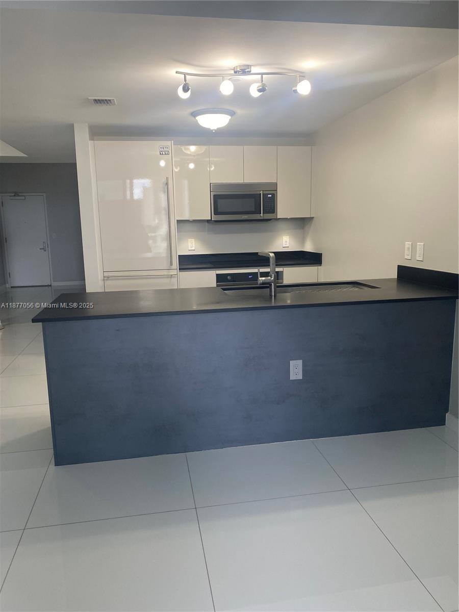 Apartment for rent at 1010 Brickell Ave #1502, Miami, FL 33131
