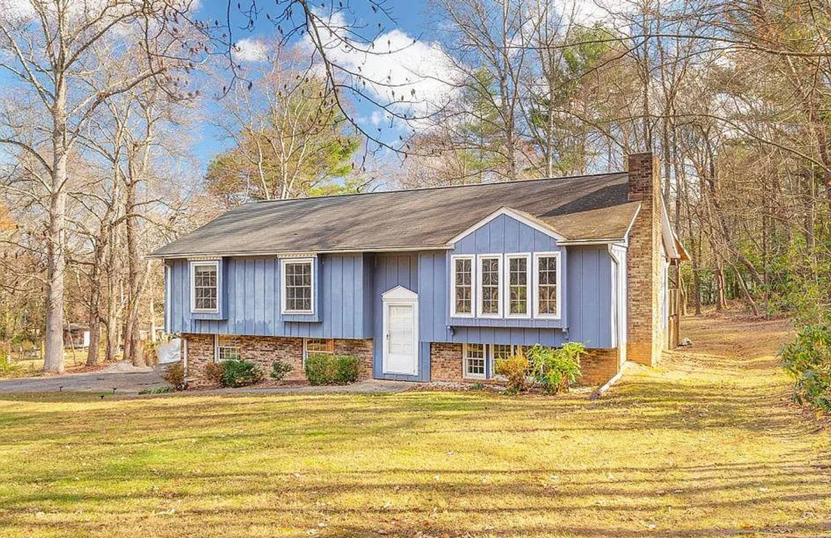 House for rent at 161 Foxhall Rd, Mills River, NC 28759