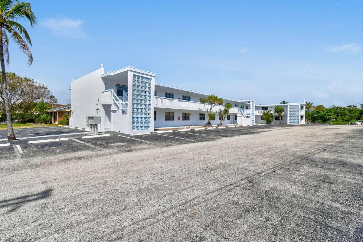 Apartment for rent at 318-324 Southwind Dr, North Palm Beach, FL 33408