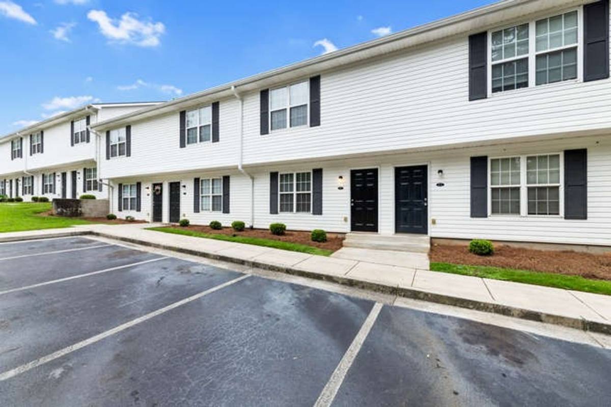 Townhouse for rent at 301 Hays Mill Rd, Carrollton, GA 30117