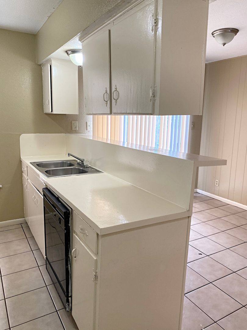 Apartment for rent at 1140-1160 Oregon Ave, Beaumont, TX 77705
